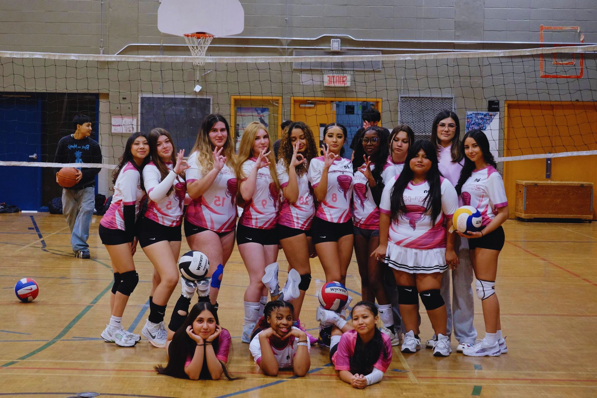 custom women’s volleyball team jerseys Montreal pink white uniforms ba Gear indoor court team photo